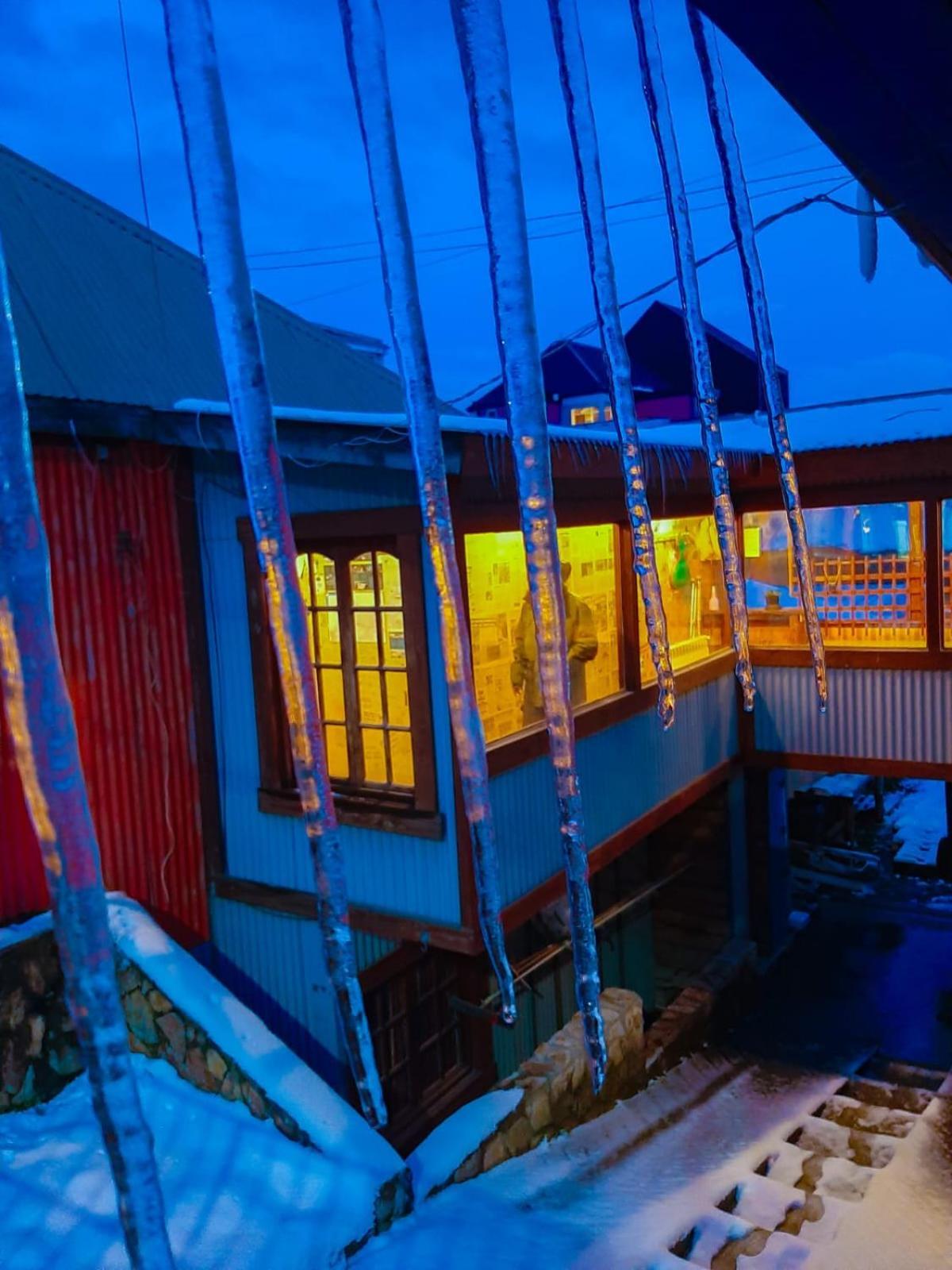 Hostel Cruz Del Sur Ushuaia Exterior photo